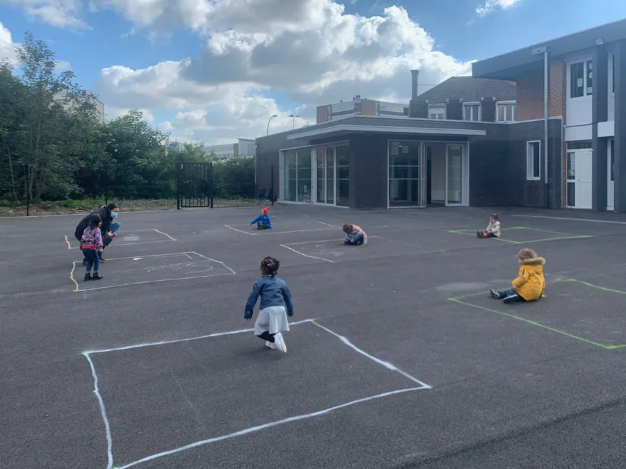 T31. Après la maison, refusons l'enfermement des enfants à l'école !