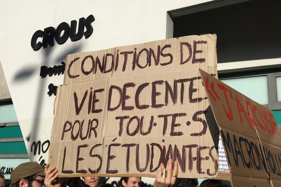 La grande précarité des étudiant.es confiné.es. La fin des barricades et mobilisations contre la loi de programmation de la recherche.
