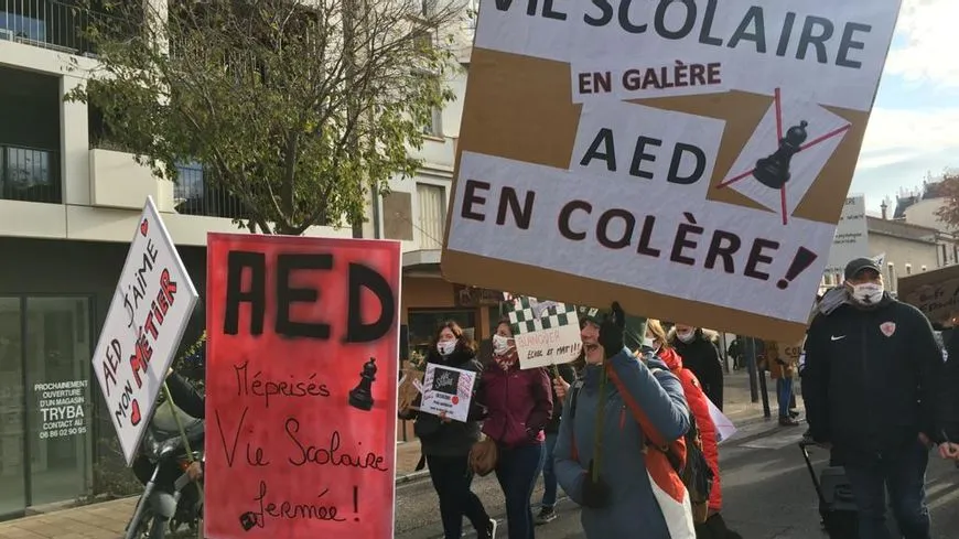 Personnels de vie scolaire : succès de la grève. Le point sur l'actualité avec la Coordination nationale de l'éducation.