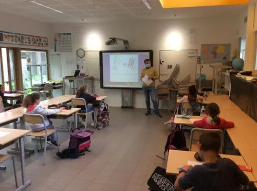 Classes-En-Lutte. Accélération de l'école caserne et connectée. Dicoronavirus : les locutions du ministre... Solidarité avec les collègues de Melle (79)